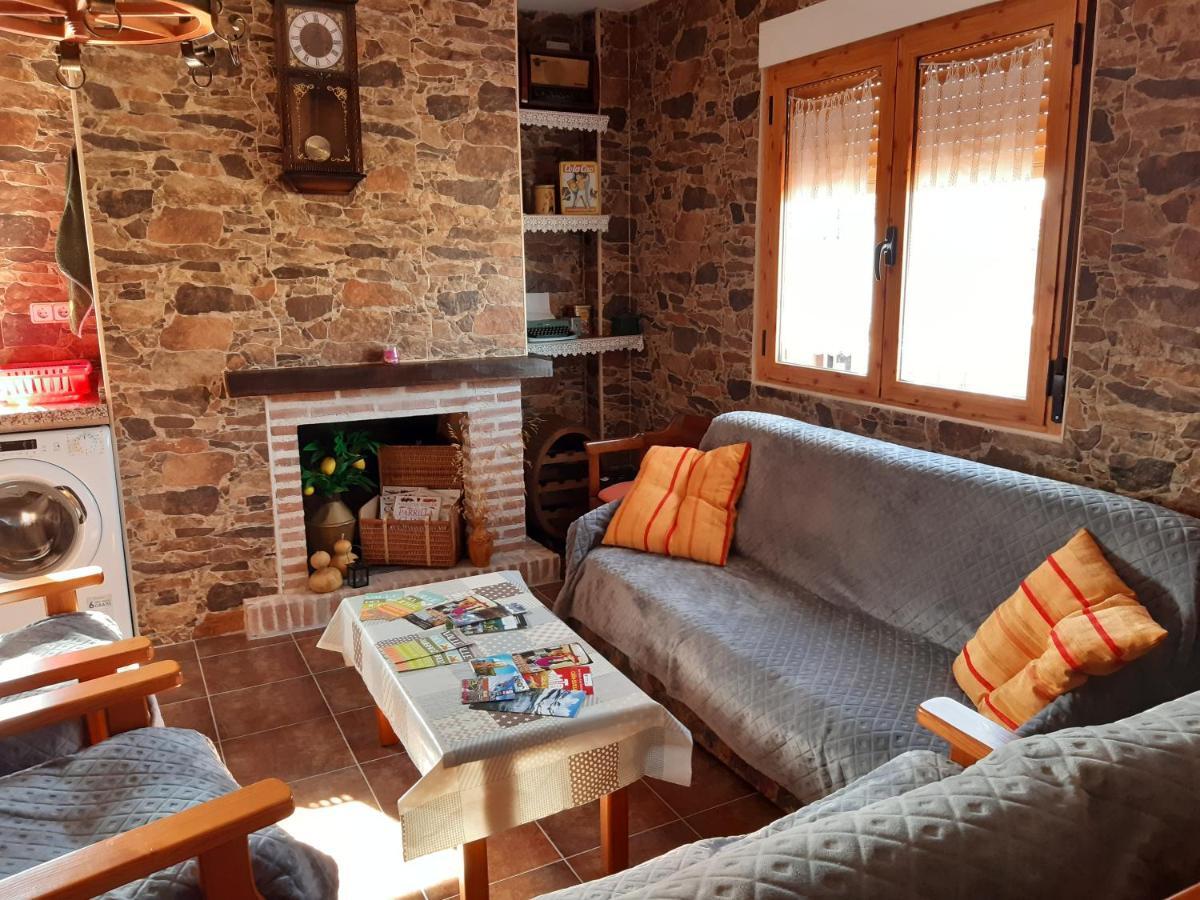 Casa Rural Mi Descanso Valdefuentes de Sangusín Εξωτερικό φωτογραφία